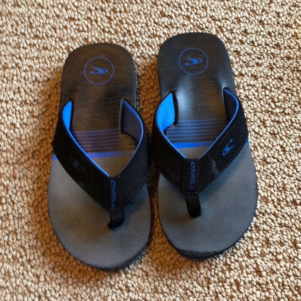 Boys O’Neill flip flops